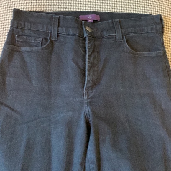 NYDJ black jeans with rhinestone detail on back pocket size 6P - Picture 2 of 10